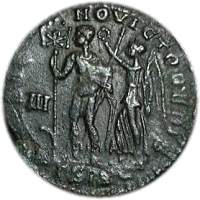 Constantius met labarum wordt gekroond door Victoria.